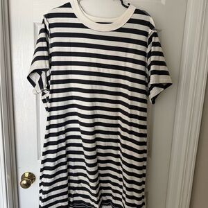 Old Navy Black and White Striped Dress